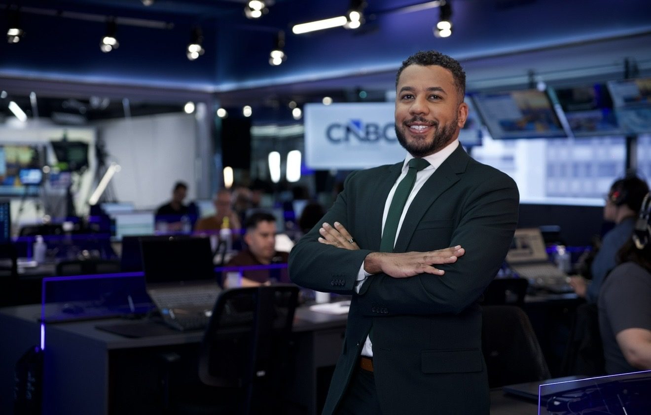 Renan de Souza no estúdio do programa Fast Money, do Times Brasil | CNBC